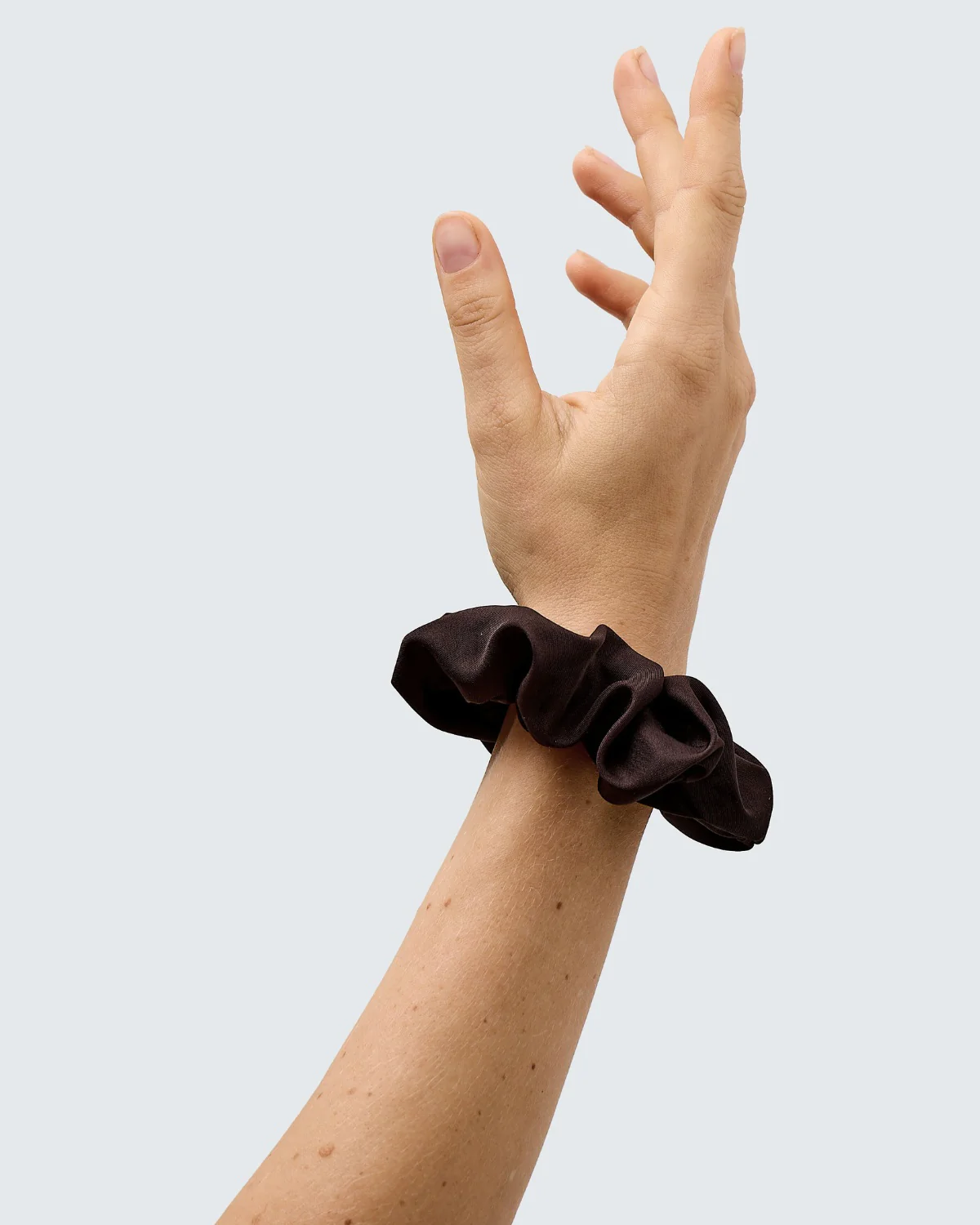 Satin Silk Scrunchies, Medium, 3-Pack, Koffie - Image 3